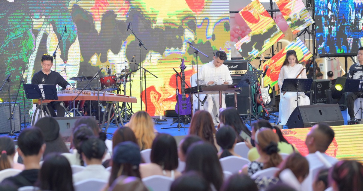 成都耀彩网Discovery